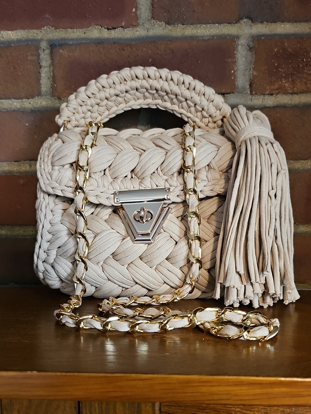 Handwoven Beige Women's Shoulder Bag with Gold Chain